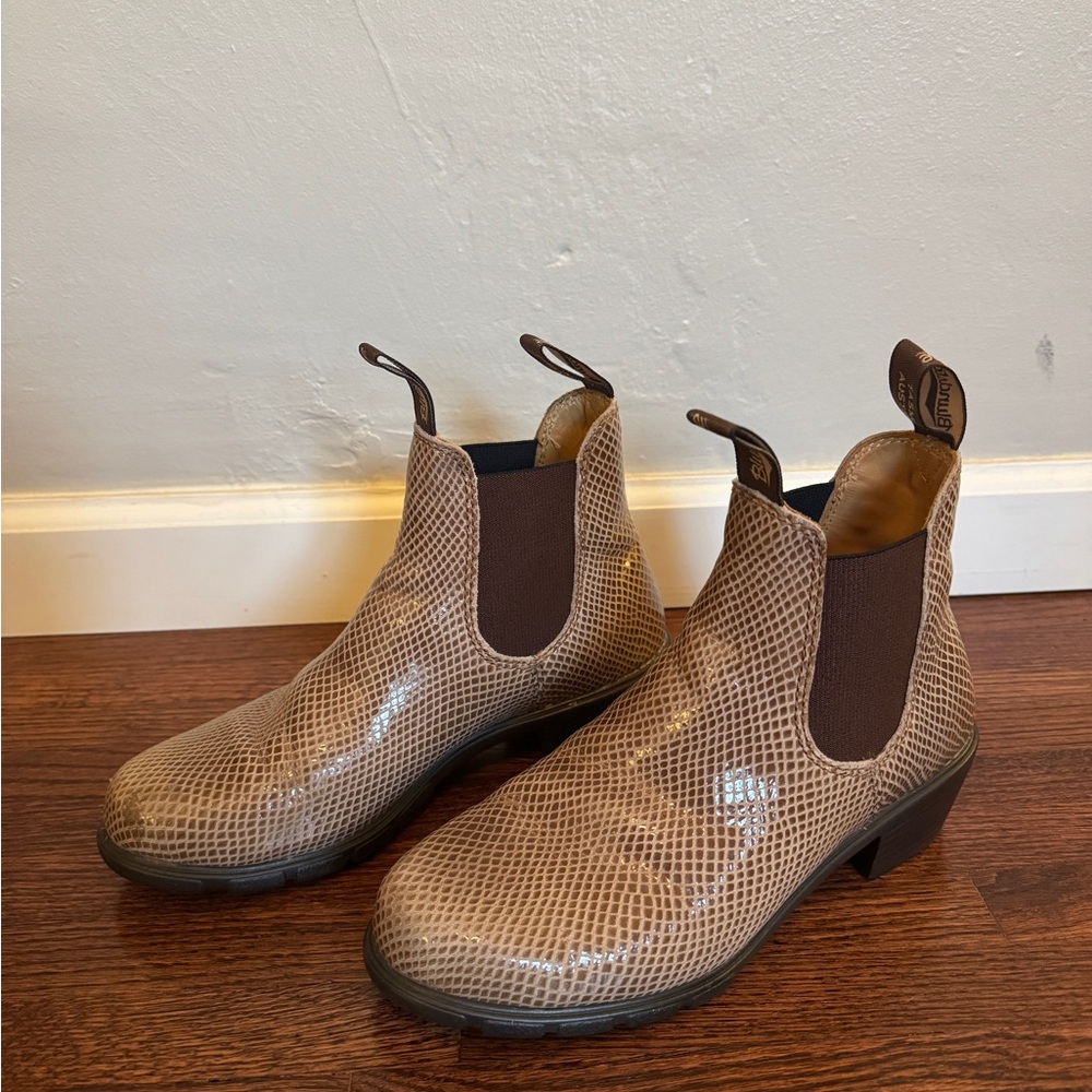 Blundstone: #2165 Women’s Series Heeled Boots in Shell Lizard (Size 8)